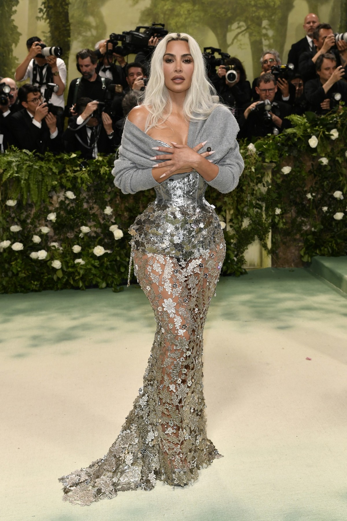 06.05.2024, USA, New York: Kim Kardashian besucht die Benefizgala des Costume Institute des Metropolitan Museum, anlässlich der Eröffnung der Ausstellung &quot;Sleeping Beauties: Reawakening Fashion&q ...