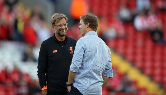 Bilder des Tages - SPORT Jurgen Klopp manager of Liverpool and Julian Nagelsmann manager of 1899 Hoffenheim during the Champions League playoff round at the Anfield Stadium, Liverpool. Picture date 23 ...