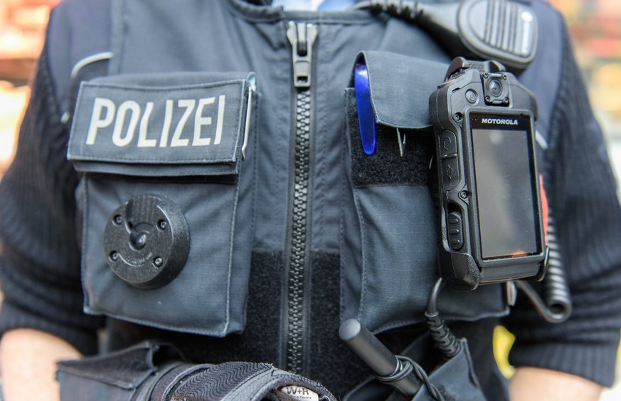 Bundespolizei Deshalb Durfen Die Polizisten Kunftig Bodycams Nutzen Watson