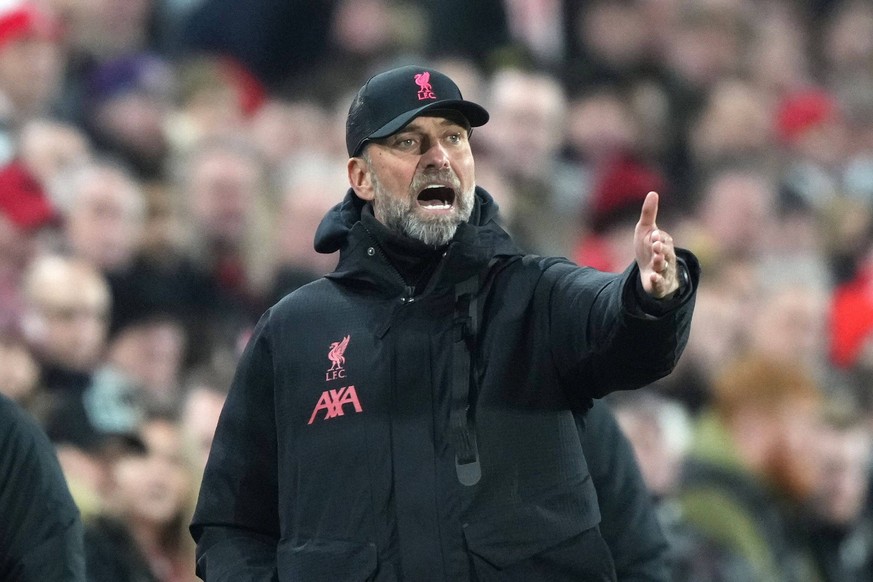 Mandatory Credit: Photo by Sean Ryan/IPS/Shutterstock 13692089z Jurgen Klopp manager of Liverpool shouts directions to his team. Brentford v Liverpool, Premier League, Football, Gtech Community Stadiu ...
