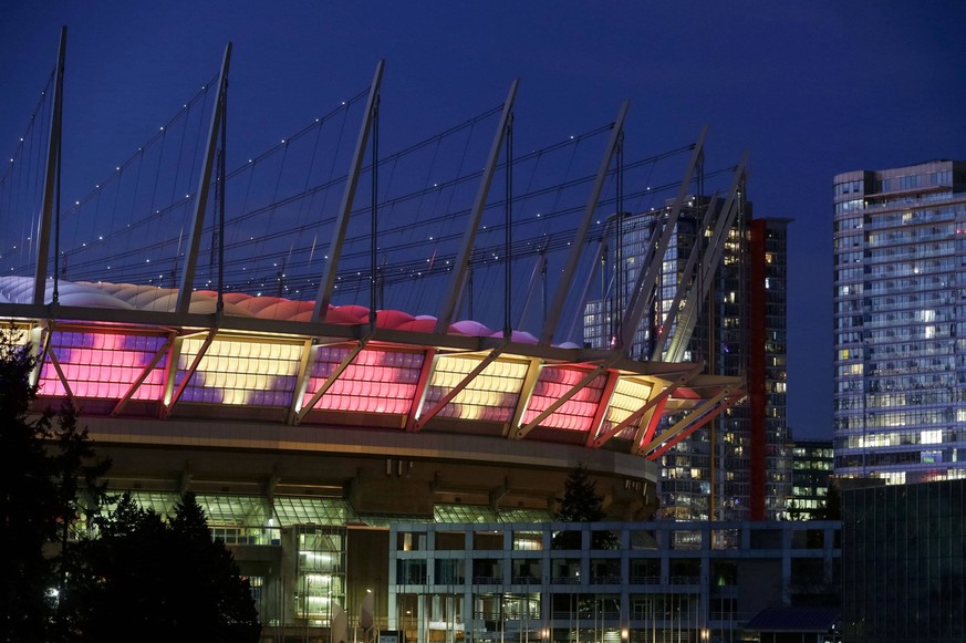 220212 -- VANCOUVER, Feb. 12, 2022 -- Photo taken on Feb. 11, 2022 shows artistic light installations during the outdoor art festival named Winter Arts outside BC Place Stadium in Vancouver, Canada. P ...