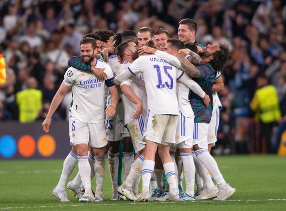 May 4th 2022: Santiago Bernab&amp;#xe9;u Stadium, Madrid, Spain: Champions League semi-final, 2nd leg, Real Madrid versus Manchester City; Real Madrid celebrate their win for the final