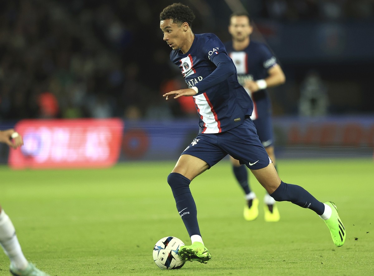 PSG&#039;s Hugo Ekitike in action during the French League One soccer match between Paris Saint-Germain and Nice at the Parc des Princes in Paris, Saturday, Oct. 1, 2022. (AP Photo/Aurelien Morissard)