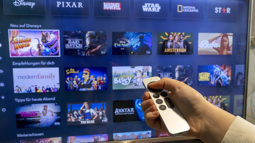 17.01.2023, Streamingdienste: Disney Plus auf dem Ferseher mittels Apple-TV. Filme wie AVATAR k