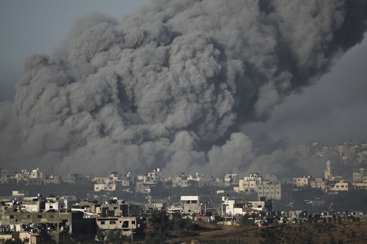Smoke rises following an Israeli airstrike in the Gaza Strip, as seen from southern Israel, Wednesday, Nov. 22, 2023. (AP Photo/Leo Correa)