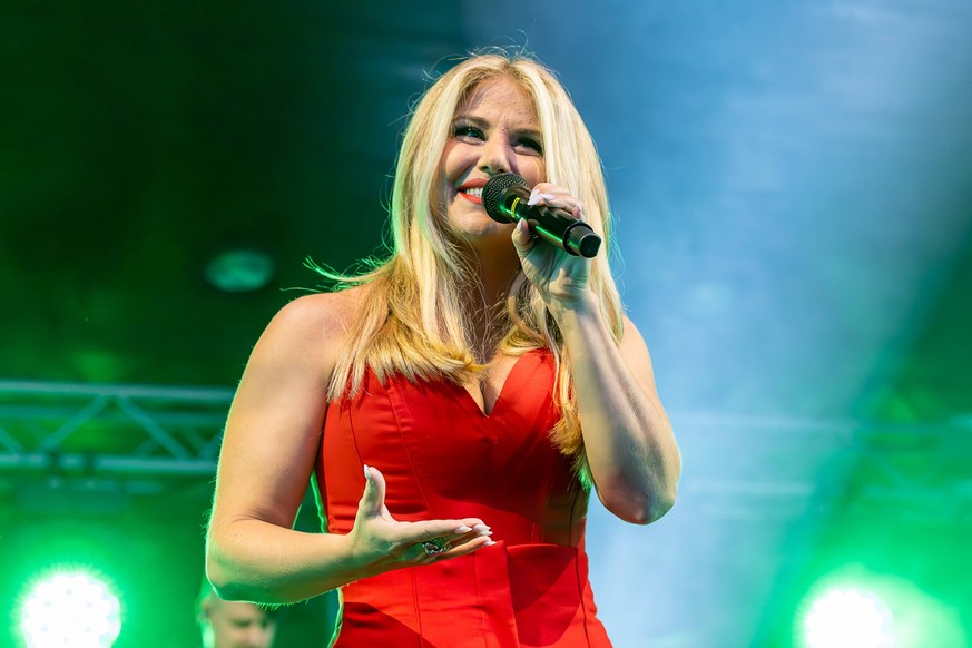 Bad Krozingen Open Air im Park 2023, Schlagergala, 27.07.2023 Beatrice Egli beim Konzert in Bad Krozingen. Open Air im Park 2023, Schlagergala, 27.07.2023 *** Bad Krozingen Open Air im Park 2023, Schl ...