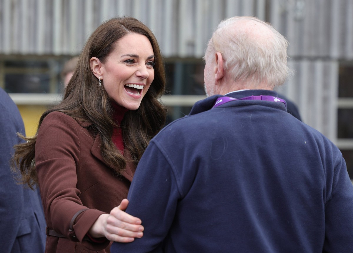 . 09/02/2023. Falmouth , United Kingdom. Kate Middleton, the Princess of Wales, meets up with one of her old school teachers during a visit to the National Maritime Museum Cornwall in Falmouth, United ...