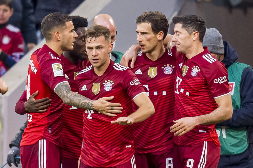 GER, DFB, FC Bayern Muenchen vs. SC Freiburg / 06.11.2021, Allianz Arena, Muenchen, GER, DFB, FC Bayern Muenchen vs. SC Freiburg, im Bild Jubel nach dem Tor zum 1-0 durch Leon Goretzka FCB 8 mit Alpho ...