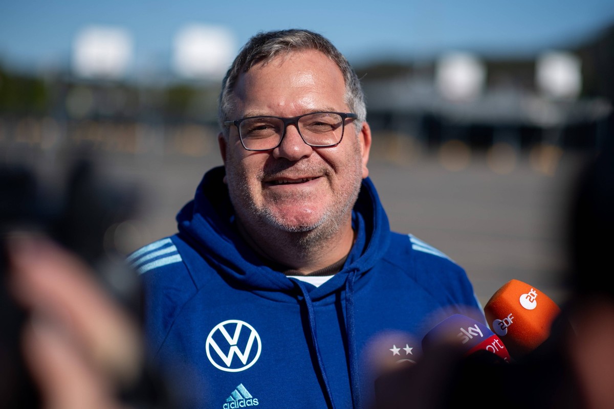 Elton Alexander Duscht, TV Moderator, Entertainer zu Gast beim DFB Training gibt Interviews, AUS, Training DFB Frauen Nationalmannschaft Deutschland, FIFA Frauen Fussball Weltmeisterschaft Australien ...