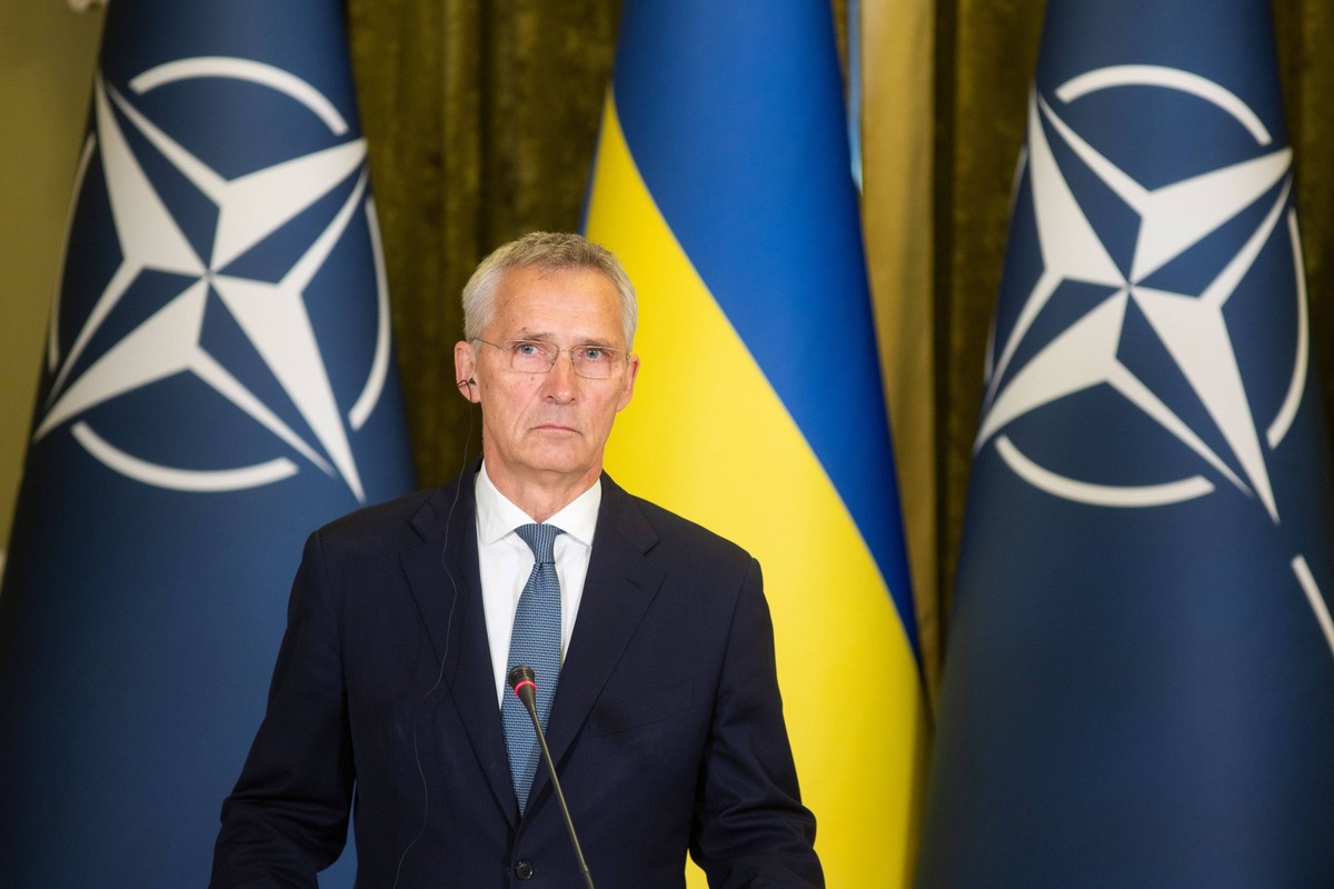 Krieg in der Ukraine. Jens Stoltenberg, Einzelbild,angeschnittenes Einzelmotiv, Halbfigur,halbe Figur- Nato Generalsekretaer Jens Stoltenberg in KIew am 28.09.2023 mit Praesident Wolodymyr Selenskyj. ...