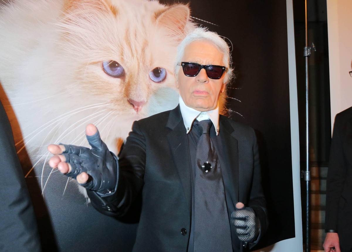 Opel und Lagerfeld 03.02.2015 Karl Otto Lagerfeld im - Palazzo Italiano - Unter den Linden 10, Berlin, bei der Vernissage zu der Lagerfeld-Opel-Ausstellung, der neuen Werbekampagne - Corsa Karl und Ch ...