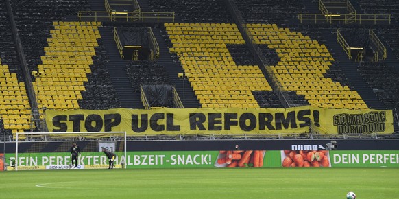 1. BUNDESLIGA BORUSSIA DORTMUND - WERDER BREMEN Banner auf der Südtribüne, Stop UCL Reforms 18.04.2021, Fussball GER, Saison 2020 2021, 1. Bundesliga, 29. Spieltag, Borussia Dortmund - SV Werder Breme ...