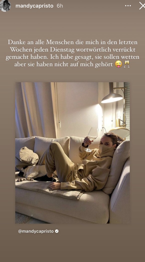 Mandy Capristo steckte nicht unter dem Skelett-Kostüm, sondern schaute das Finale vom Sofa aus.