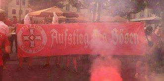 Energie Cottbus-Fans feierten im Ku-Klux-Klan-Outfit – nun ermittelt der Staatschutz