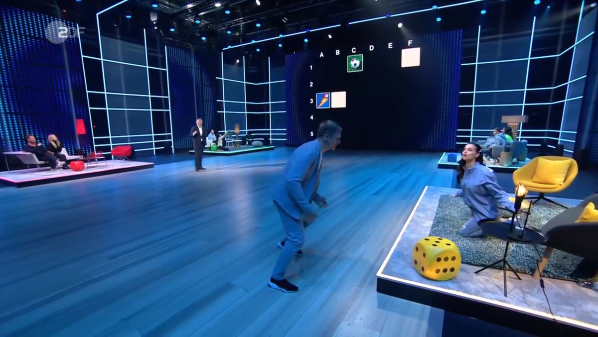 Oliver Pocher: Während der Szene flog der Würfel durch das Studio.
