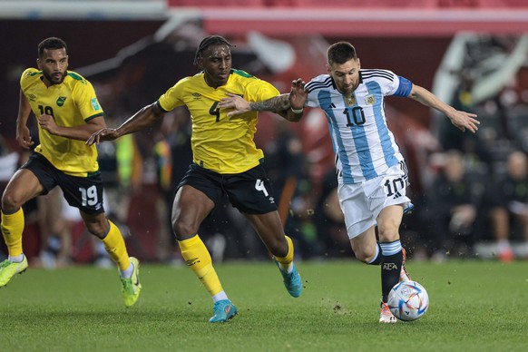 Bei der kommenden WM in Katar möchte Lionel Messi (r.) mit Argentinien Weltmeister werden.