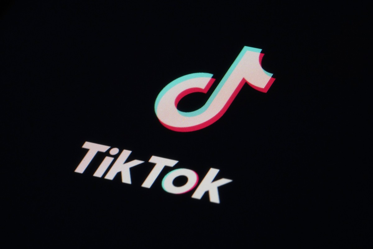 ARCHIV - 28.02.2023, USA, Marple Township: Das Symbol für die Video-Sharing-App TikTok ist auf einem Smartphone zu sehen. Montana verbietet als erster US-Bundesstaat die in China entwickelte Social-Me ...