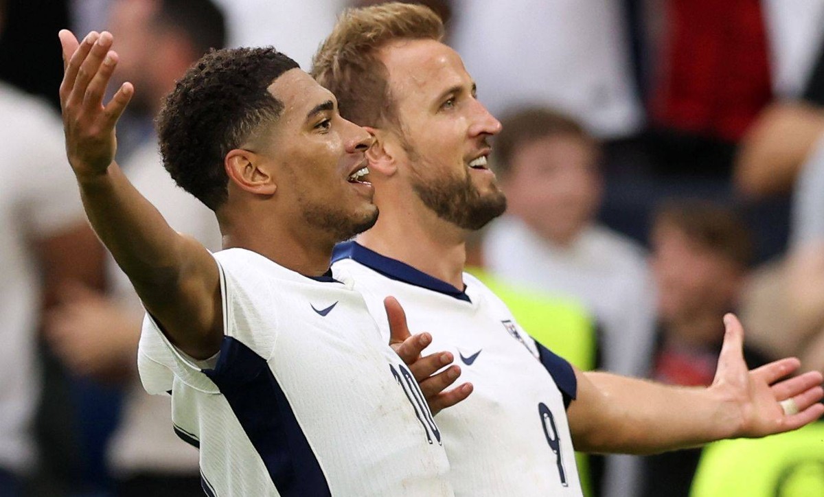 Bilder des Jahres 2024, Sport 06 Juni Sport Themen der Woche KW26 Sport Bilder des Tages EURO 2024, England - Slowakei Jude Bellingham of England celebrates his goal with Harry Kane England v Slovakia ...