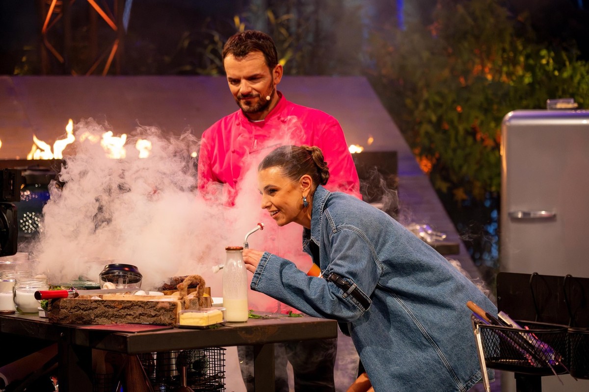 Steffen Henssler, Laura Wontorra

+++ Die Verwendung des sendungsbezogenen Materials ist nur mit dem Hinweis und Verlinkung auf RTL+ gestattet. +++