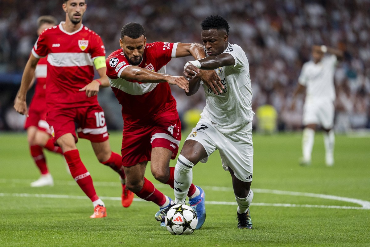 Real Madrid CF v VfB Stuttgart - UEFA Champions League 2024/25 League Phase MD1 Vinicius Junior of Real Madrid CF R in action with the ball against Josha Vagnoman of VfB Stuttgart L during the UEFA Ch ...