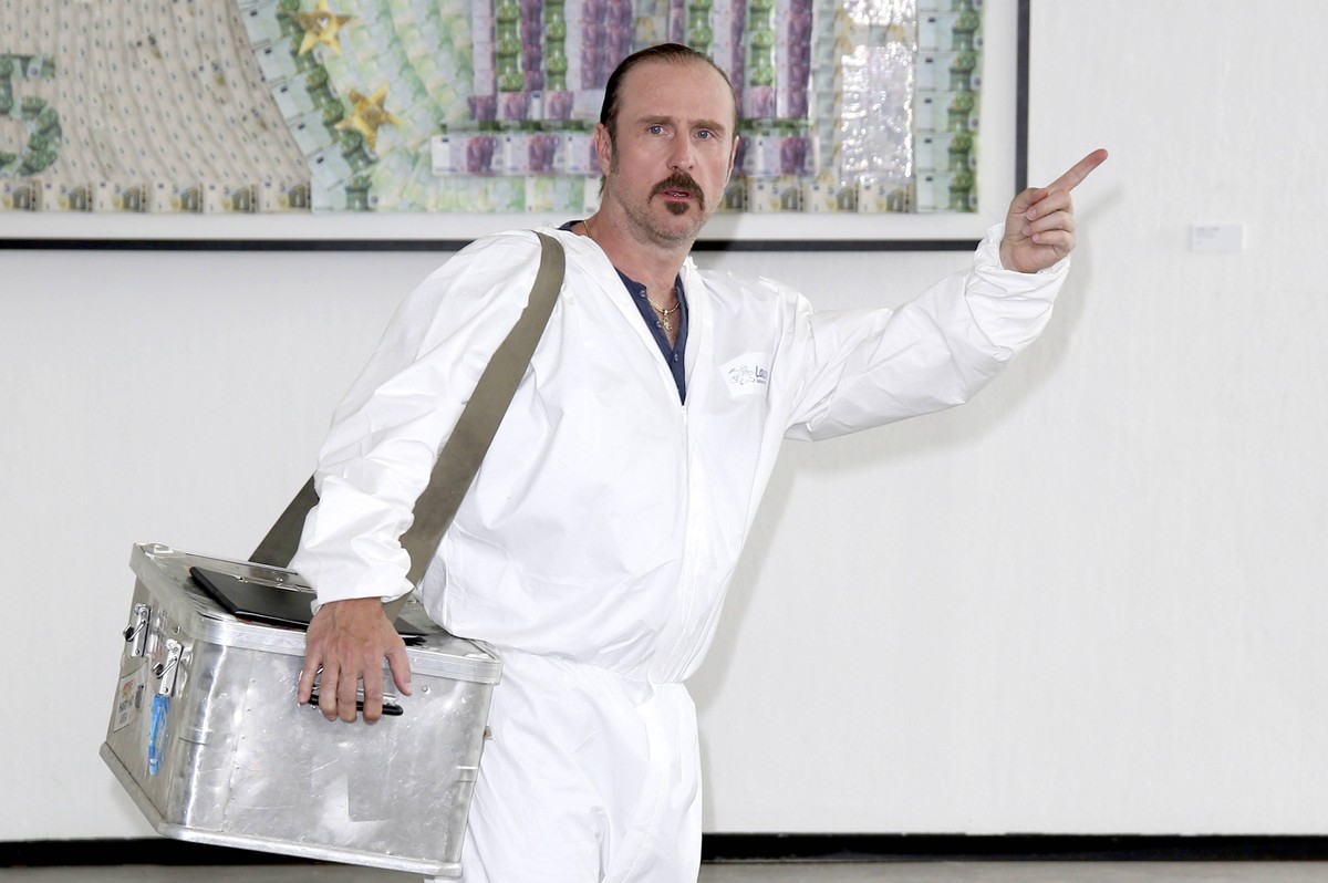 Schotty (Bjarne Mädel) in voller "Tatortreiniger"-Montur