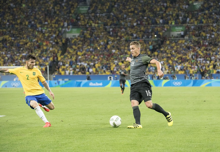 Nils PETERSEN (GER) im Duell gegen ZECA l. (BRA), Aktion, Zweikampf, Fussball Maenner Finale, Brasilien (BRA) - Deutschland (GER) 5:4 i.E. am 20.08.2016 Olympische Sommerspiele 2016, vom 05.08. - 21.0 ...