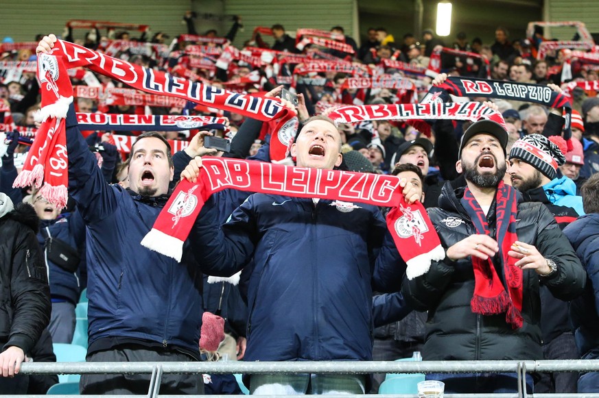 Fans von RB Leipzig - 1 Achtelfinale Fussball Champions League Saison 2019-2020 RB Leipzig vs. Tottenham Hotspur in der Red Bull Arena in Leipzig - Fussball,Deutschland,Mann,Männer,10.03.2020 *** Fans ...