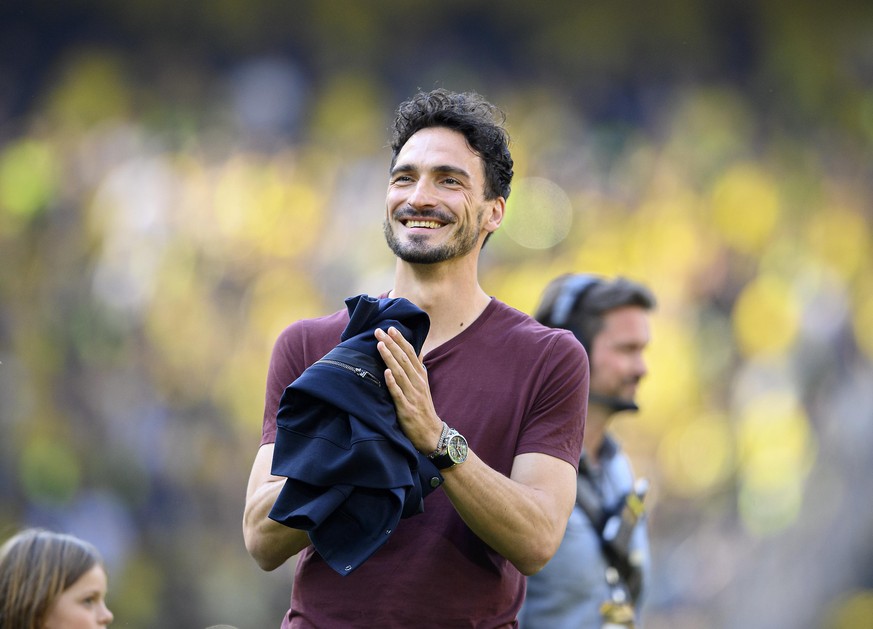 Mats HUMMELS (DO) in zivil, privat, Gute Laune nach dem Spiel, klatscht, klatschend, Gestik, Geste, Fussball 1. Bundesliga, 34.Spieltag, Borussia Dortmund (DO) - Hertha BSC Berlin (B) 2:1, am 14.05.20 ...