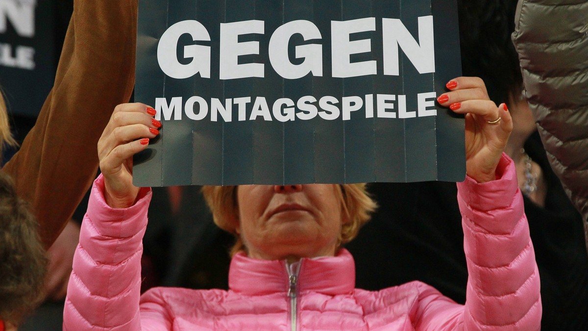 1.FSV Mainz 05 - FC Freiburg Fans gegen Montagsspiele Fussball 1.Bundesliga *** 1 FSV Mainz 05 FC Freiburg fans against Monday matches Football 1 Bundesliga
