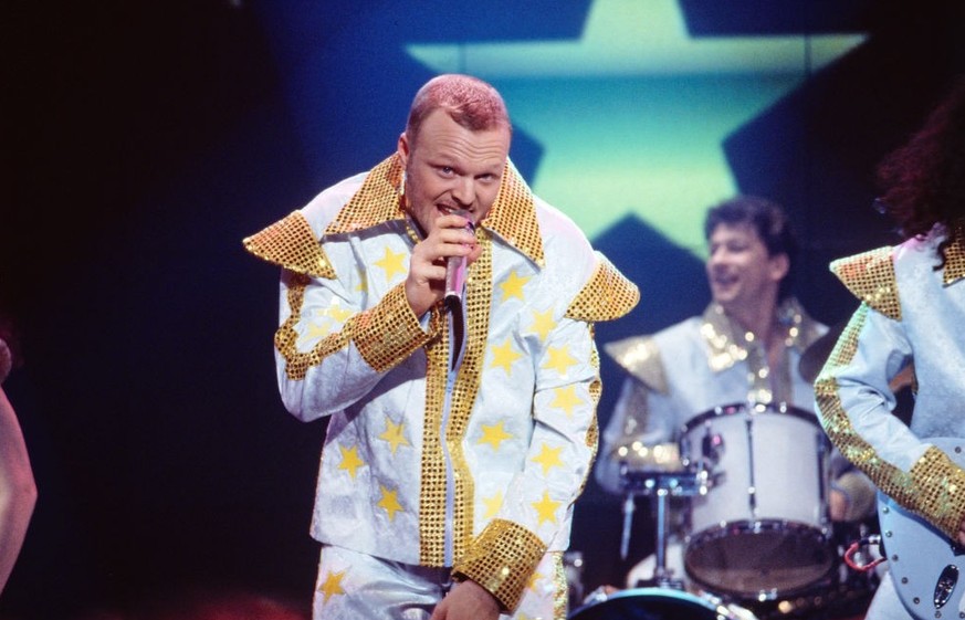 Stefan Raab, deutscher Sänger, Komiker, Moderator, singt das Lied für Deutschland: Wadde Hadde Dudde Da, hier auf der Grand-Prix-Party zum Eurovision Song Contest, Deutschland, Jahr 2000. (Foto von kp ...