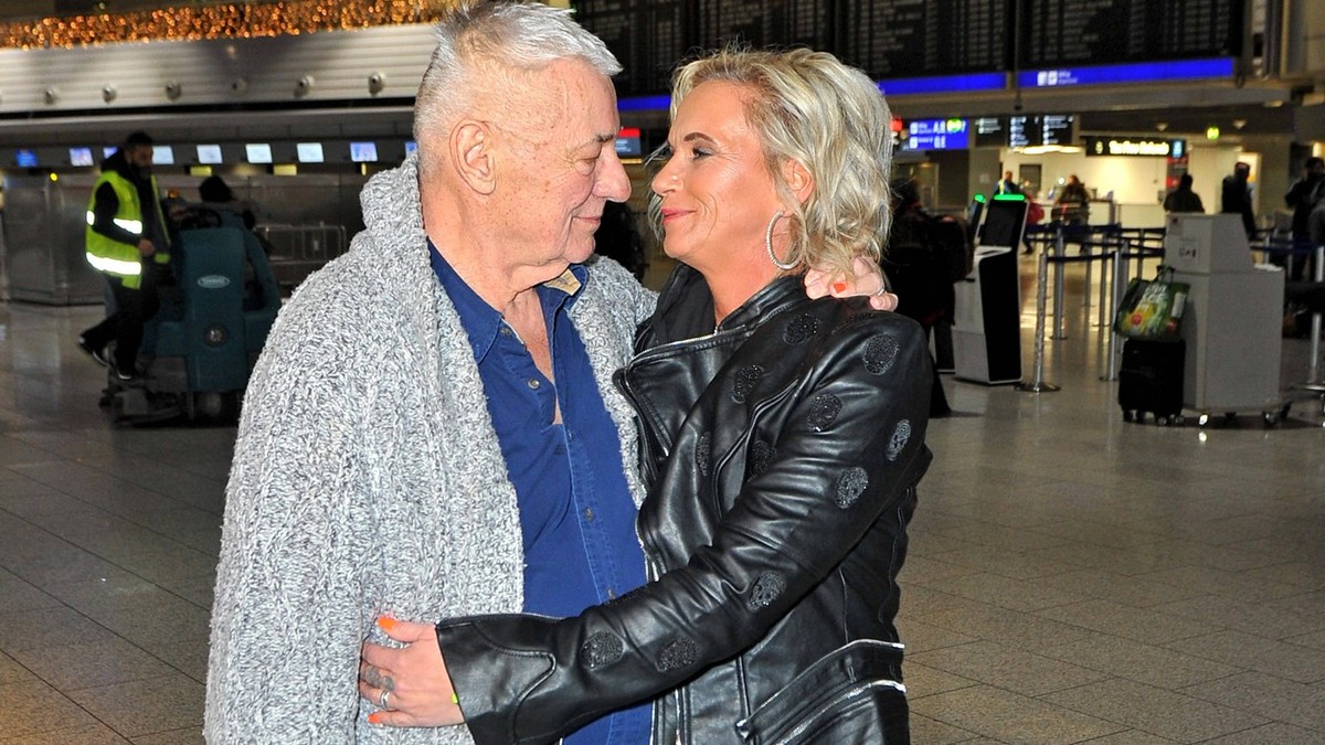 RTL - Dschungelcamp 2024. Heinz Hoenig mit seiner Frau Annika Kärsten-Hoenig anläßlich der Abreise der Kandidaten der RTL - Sendung Ich bin ein Star - holt mich hier raus zum Dschungel-Camp 2024 in Au ...