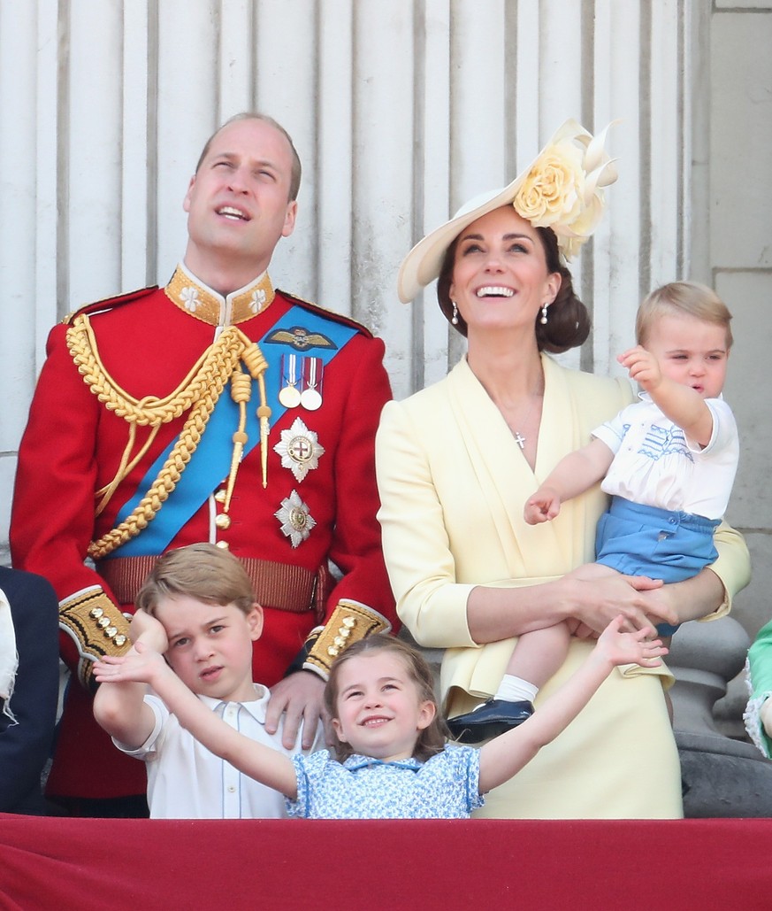 LONDON, ENGLAND - JUNE 08: Prince William, Duke of Cambridge, Catherine, Duchess of Cambridge, Prince Louis of Cambridge, Prince George of Cambridge and Princess Charlotte of Cambridge during Trooping ...