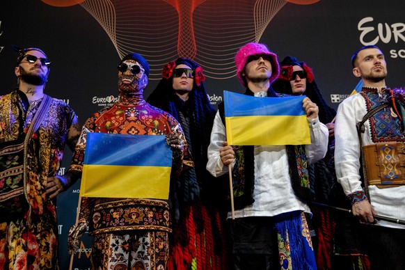 Sänger und Frontman Oleh Psiuk versuchte, sichtlich emotional, seinen Landsleuten Mut zuzusprechen.