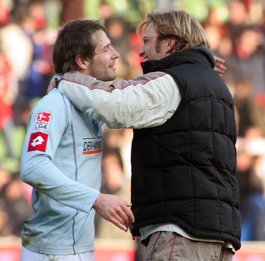 2006 in Mainz: Trainer Jürgen Klopp herzt seinen Spieler Marco Rose.