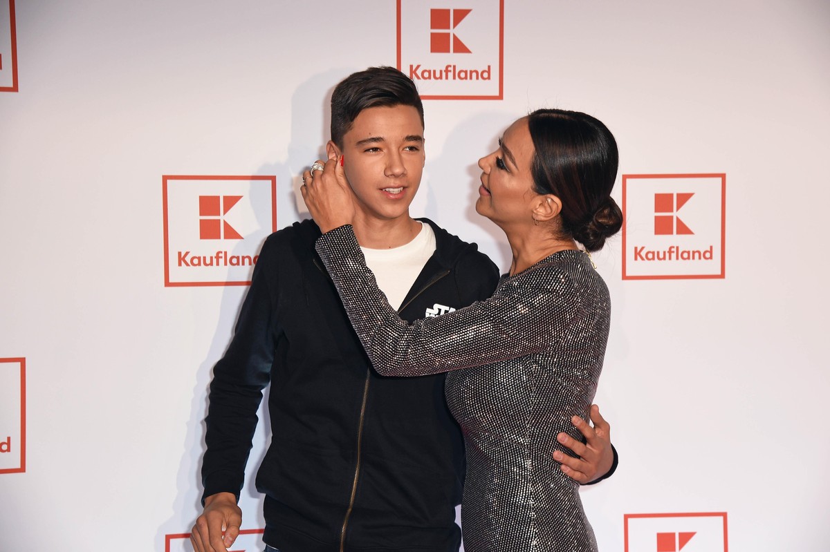Verona Pooth mit Sohn San Diego Pooth bei der Präsentation der Kaufland Star Wars Kollektion im Gasometer in Berlin am 27.11.2019 *** Verona Pooth with son San Diego Pooth at the presentation of the K ...