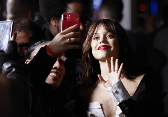 Jenna Ortega greets fans when she arrives on the red carpet at the world premiere of Scream VI at AMC Lincoln Square on Monday, March 6, 2023 in New York City. PUBLICATIONxINxGERxSUIxAUTxHUNxONLY NYP2 ...