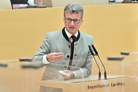 Der bayerische Wissenschaftsminister Bernd Sibler im Landtag in München.