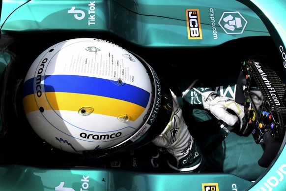 Sebastian Vettel hat seinen Helm aus Solidarität in den ukrainischen Farben lackieren lassen. 