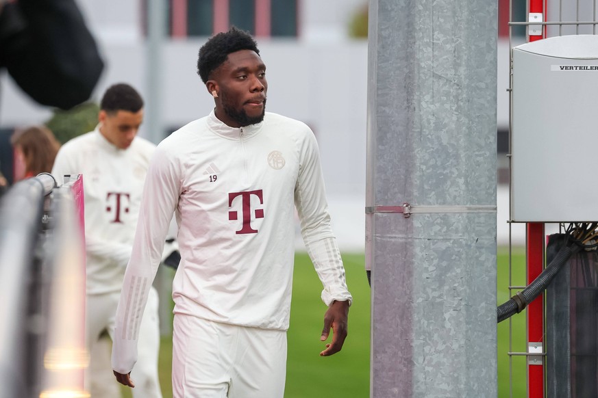 Alphonso Davies FC Bayern Muenchen, 19m Abschlusstraining. FC Bayern Muenchen, Fussball, UEFA Champions League, Achtelfinale Rueckspiel, Saison 23/24, 04.03.2024, Abschlusstraining. FC Bayern Muenchen ...