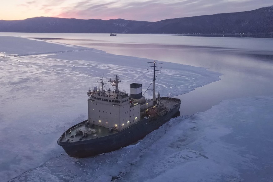 a Ice enpalled naldo, ice breaking ship.