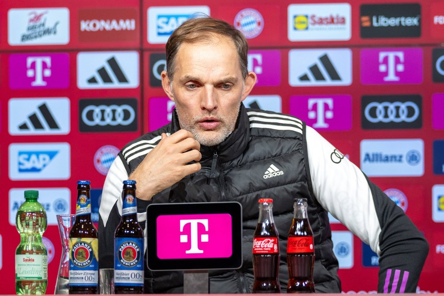 Cheftrainer Thomas Tuchel FC Bayern Muenchen in der Pressekonferenz, FC Bayern Muenchen vs. RB Leipzig, Fussball, Bundesliga, 23. Spieltag, 24.02.2024 DFB regulations prohibit any use of photographs a ...