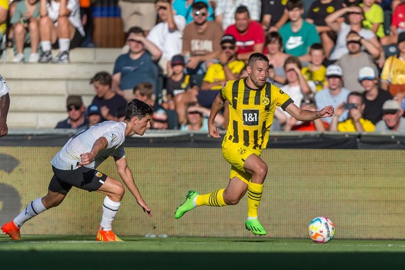 Raphaël Guerreiro (hier: im Test gegen Valencia) will sich beim BVB durchsetzen.