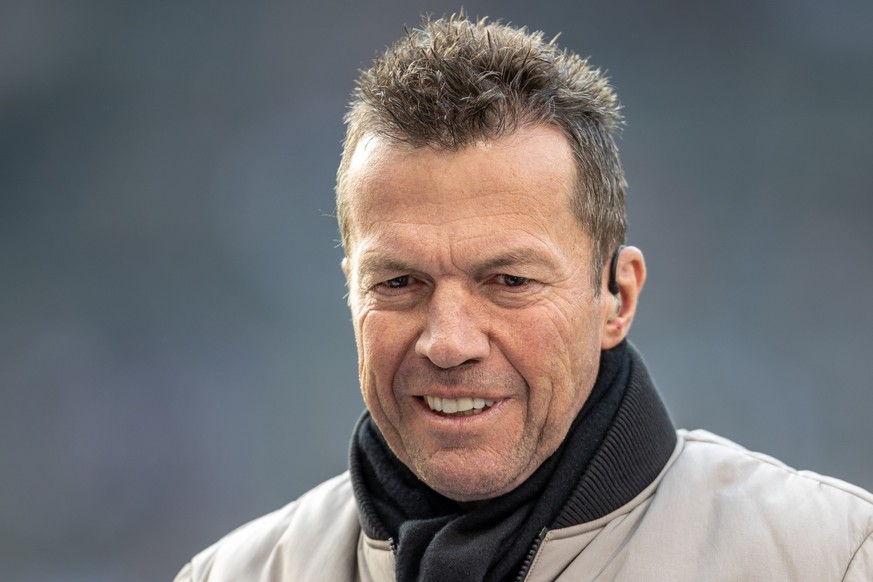 08.04.2023, Berlin: Fußball: Bundesliga, Hertha BSC - RB Leipzig, 27. Spieltag, Olympiastadion. Lothar Matthäus spricht als Fußballexperte im Interview vor Beginn des Spiels. Foto: Andreas Gora/dpa -  ...