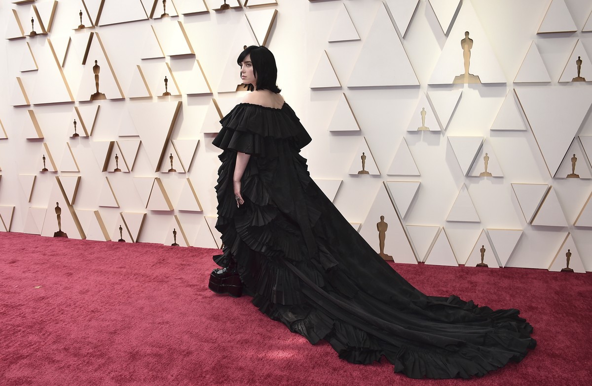27.03.2022, USA, Los Angeles: Billie Eilish kommt zur 94. Verleihung der Academy Awards in Hollywood. Foto: Jordan Strauss/Invision/AP/dpa +++ dpa-Bildfunk +++