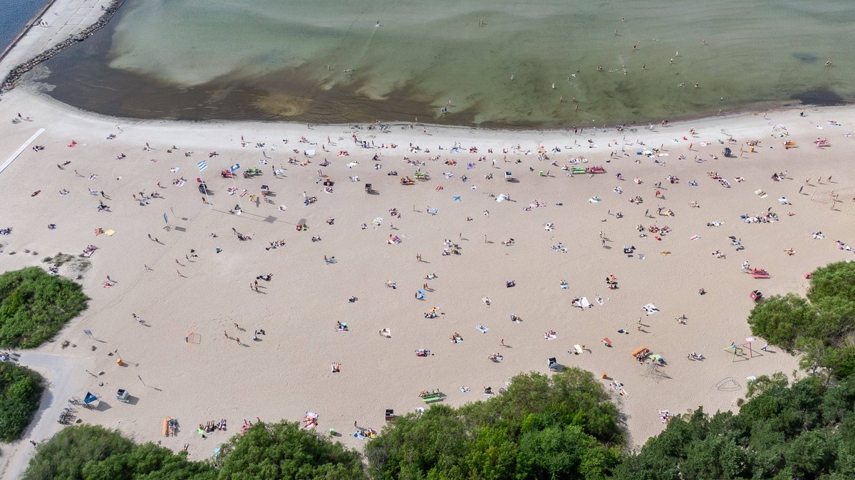 16.07.2023, Tallinn. People enjoying the warmth in Pirita beach. Photo: Sander Ilvest, Postimees Tallinn Harjumaa Estonia 1SI16JUL23A-8 PUBLICATIONxNOTxINxESTxLATxLTUxFIN Copyright: xSanderxIlvestx Ae ...