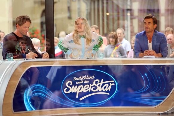 ARCHIV - 22.07.2021, Sachsen-Anhalt, Wernigerode: Toby Gad, Musikproduzent (l-r), Ilse DeLange, S