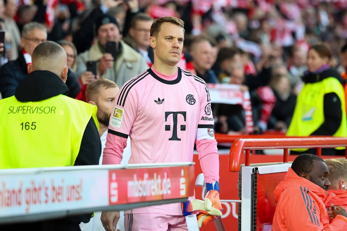 Manuel Neuer FC Bayern Muenchen, 01 auf dem Weg von der Kabine aufs Feld vor dem Spiel, GER, 1. FC Union Berlin vs. FC Bayern Muenchen, Fussball, Bundesliga, 10. Spieltag, Saison 2025/2026, 08.11.2025 ...