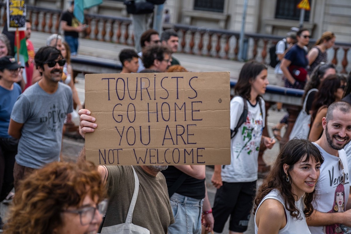 July 6, 2024, Barcelona, Catalonia, Spain: An anti-tourism placard is seen during the demonstration. More than 3,000 people have demonstrated against the tourist overcrowding suffered by the city of B ...