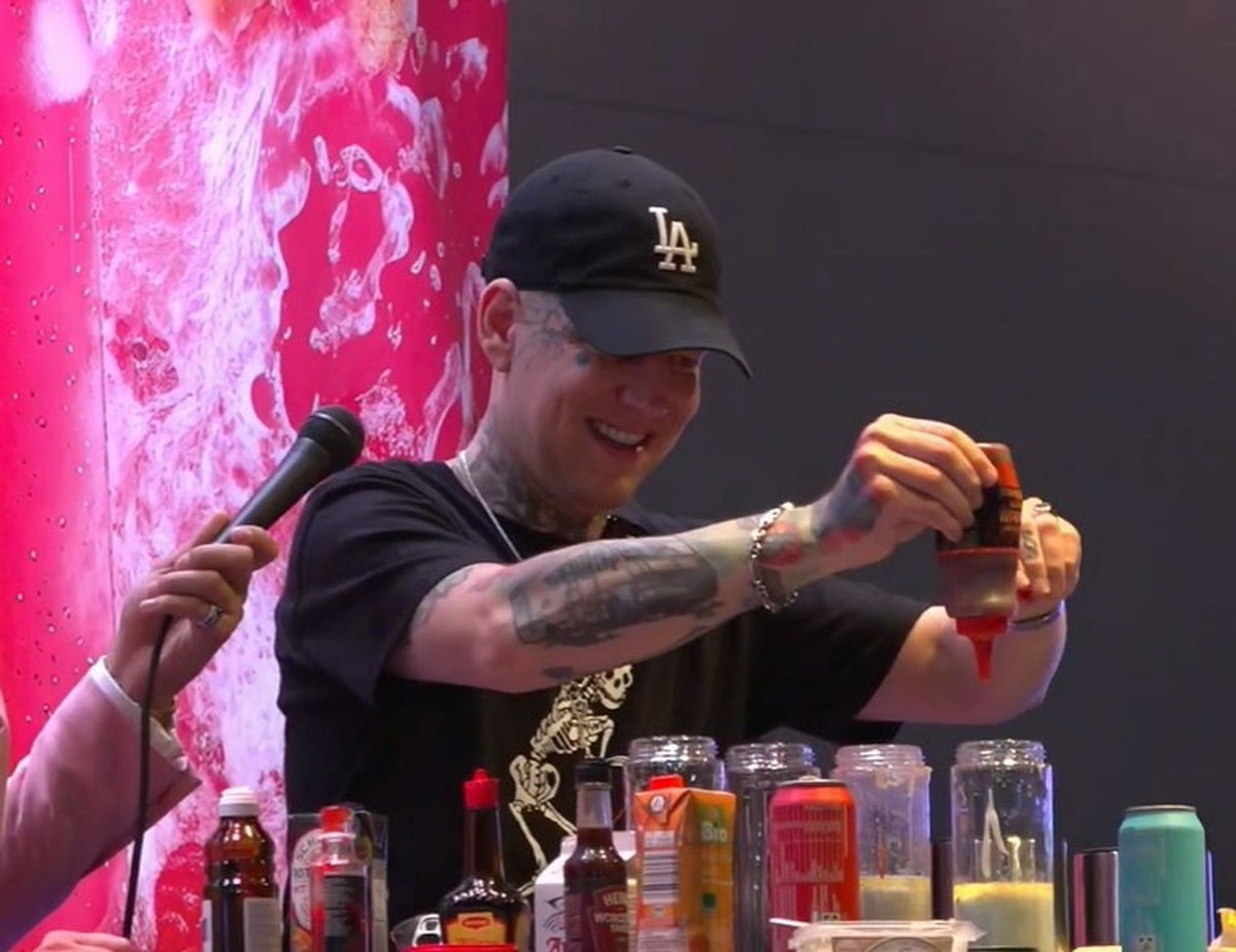MontanaBlack gefiel sich als "Barkeeper".