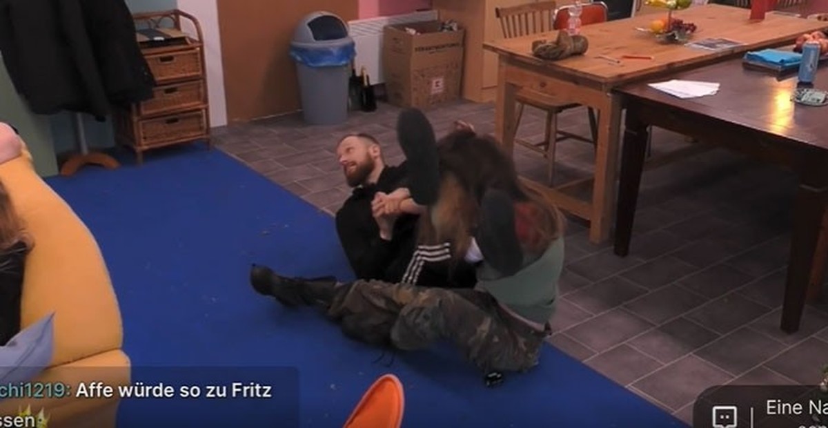 Fritz Meinecke und Affe auf Bike ziehen die Aufmerksamkeit auf sich.